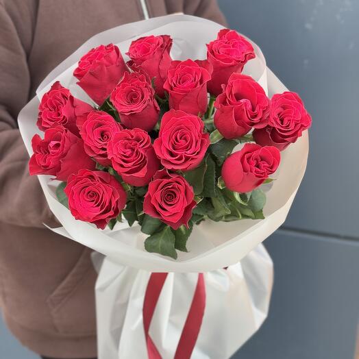 Красные розы 15 шт