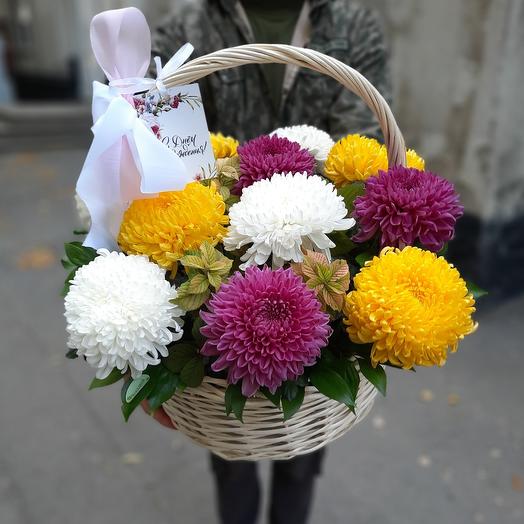 Корзина с хризантемами