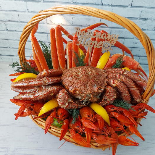 Корзина с раками и морепродуктами