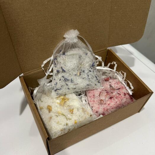 Bath salts in the set