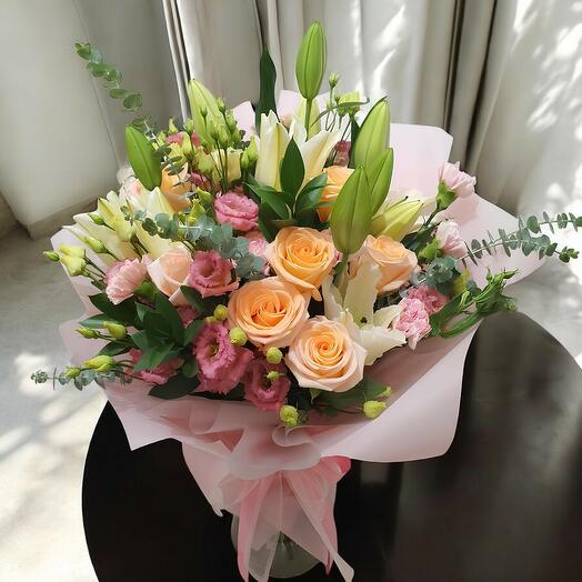 Ramo de lilium, rosa y lisianthus