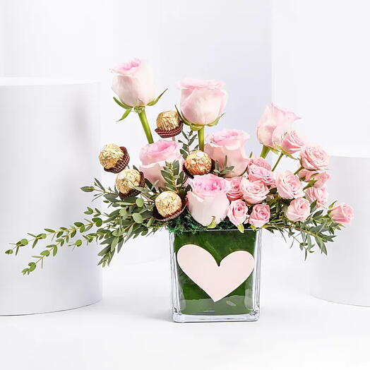 6 Light Pink Roses 3 Light Pink Spray Rose 5 Ferrero Rocher 1 Eucalyptus 2 Green Pothos Leaf