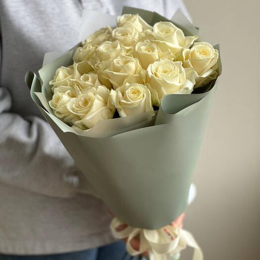 15 белых роз