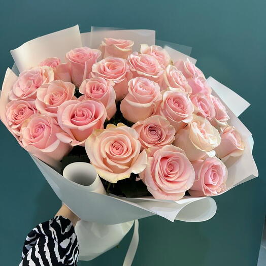 25 Light Pink Roses