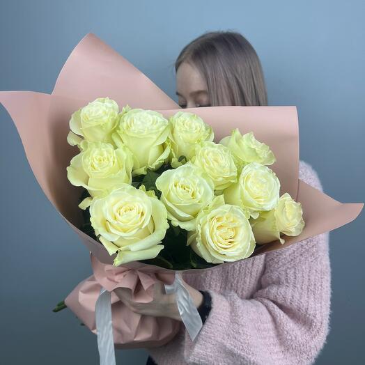Elegante ramo de 11 rosas blancas