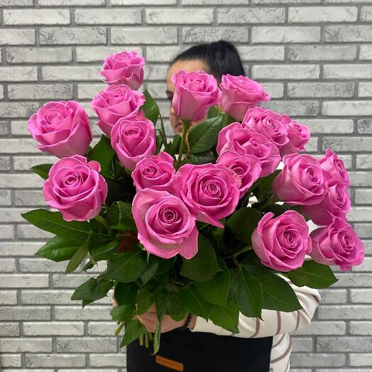 Розовые розы 19 шт