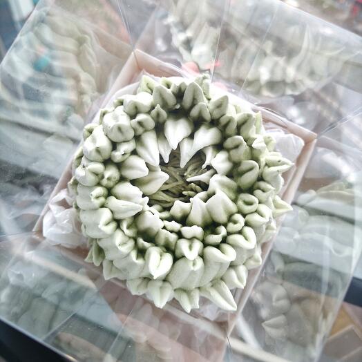 A compliment box with one large flower in the handbag