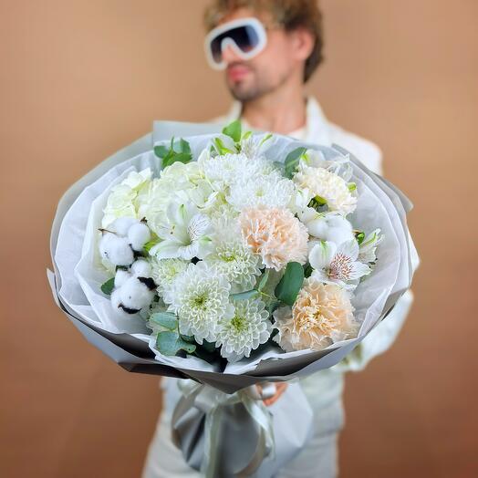 Авторский букет с белой Гортензией, 1 шт
