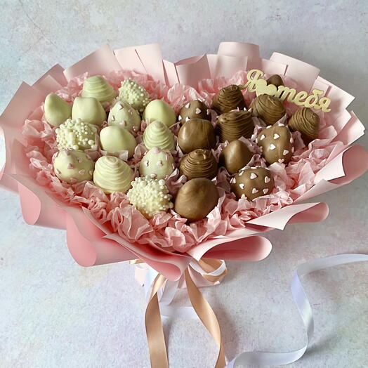 Сердце из клубники в шоколаде