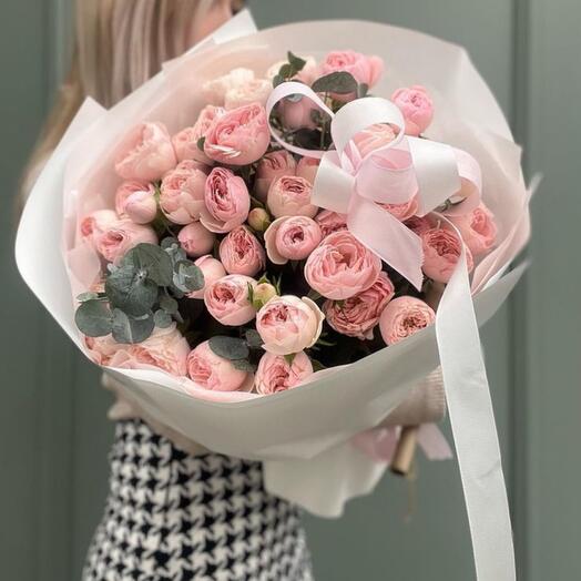 Букет пионовидных роз