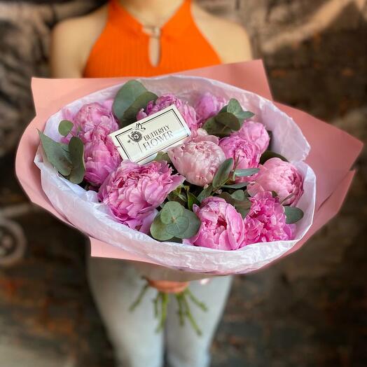 Bouquet of 11 pink peonies and eucalyptus "Dresden Pink"