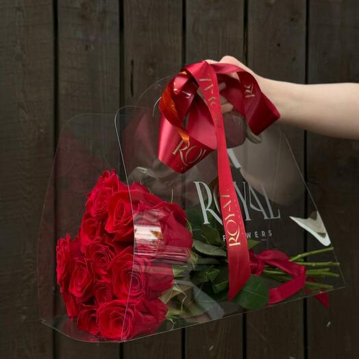 Розы в переноске