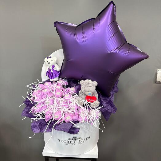 Композиция с мягкой игрушкой, шарами  и  сладостями