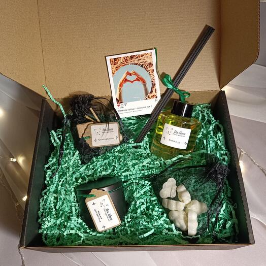 Подарочный набор " Пикантный ": диффузор, ароматическая свеча, саше, диффузор для автомобиля