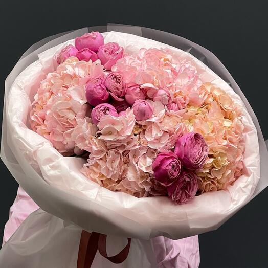 Гортензии и пионовидные розы