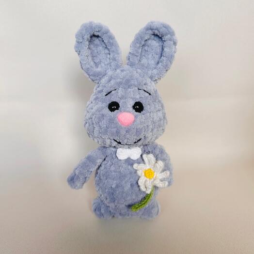 Зайчик с ромашкой