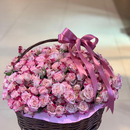 SPERY ROSES IN A BASKET