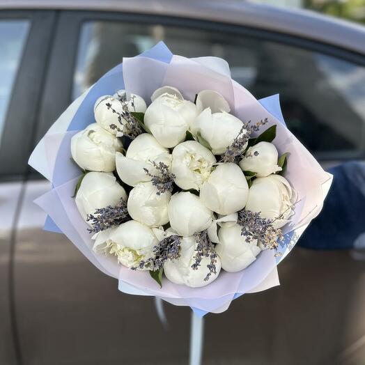 15 белых пионов с ароматной лавандой (0006) peony