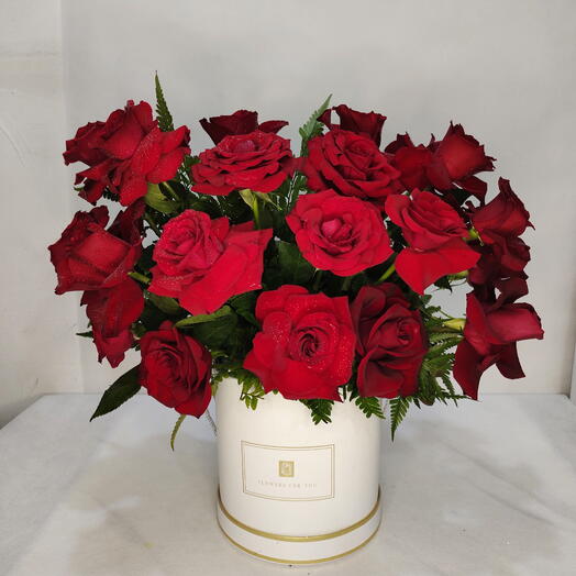 FOR YOU:20 Stems Of Red Roses In a Round Box