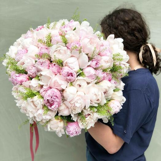 Bouquet of 51 mixed peonies and nephrolepis