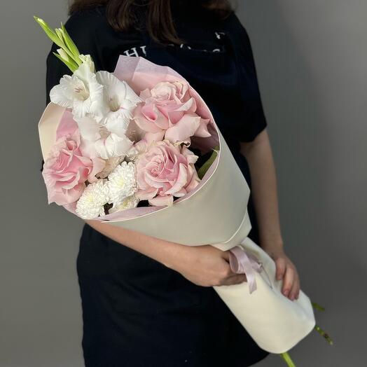 Кулек с розами и гладиолусами🌸 / цветы с доставкой в Уфе