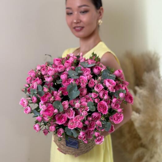 Кашпо из кустовых роз