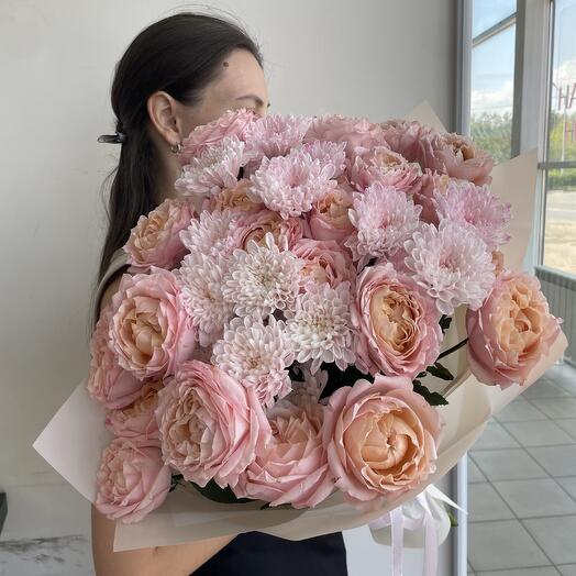 Нежный букет с пионовидной розой