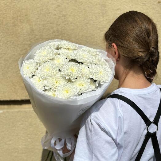 Букет из 5 белых кустовых хризантем