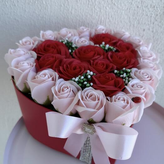 Сердце из мыльных роз
