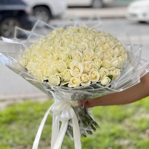 Букет из 101 белой розы в упаковке