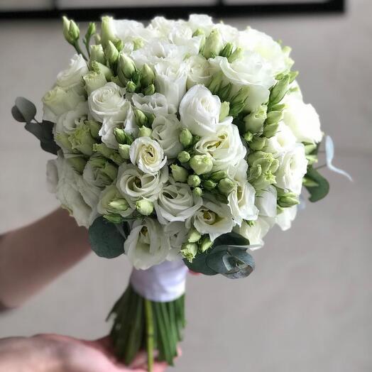Ramo de boda de eustoma blanco