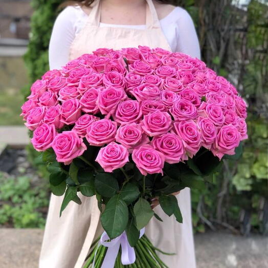 bouquet of 101 pink roses