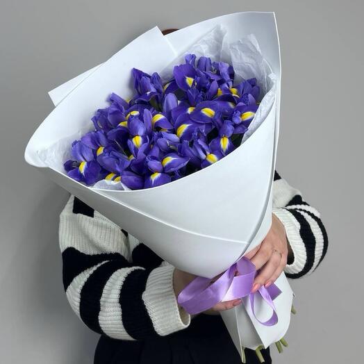 Букет из 17 ирисов