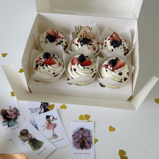 Juego de cupcakes de feliz cumpleaños ( vainilla con fresas) sin azúcar