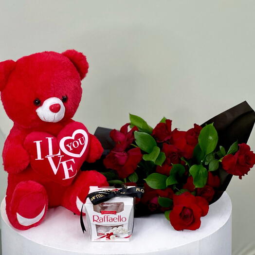 Love set red roses