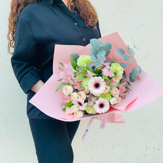 Elegant Pink Bloom Bouquet