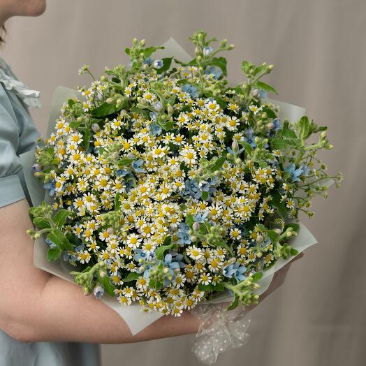 Beautiful bouquet of forget-me-nots 20 pieces with daisies 35 pieces "From field to vase L"
