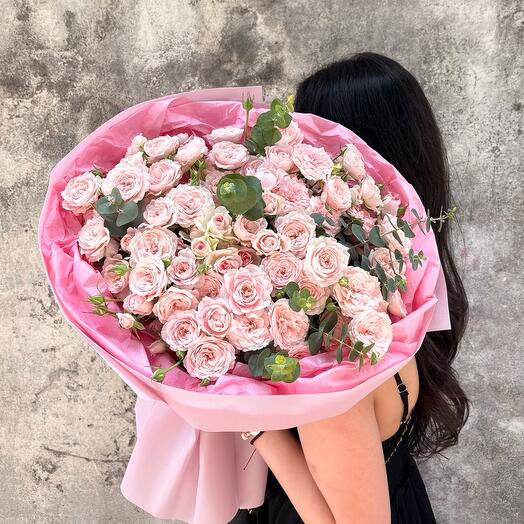 Букет из нежных спрей роз