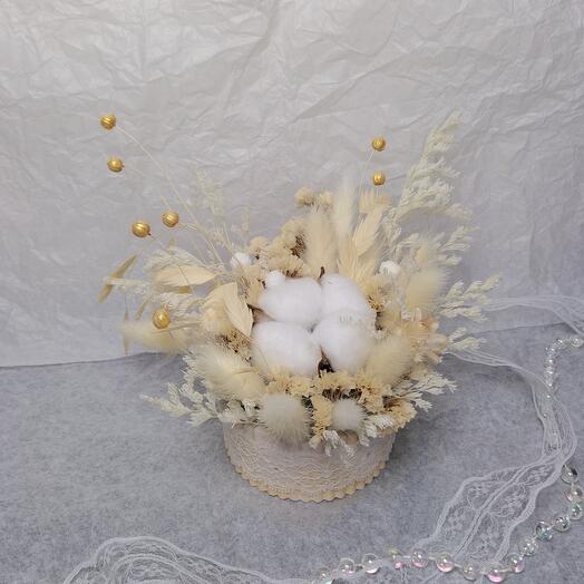 Бежевая композиция из сухоцветов