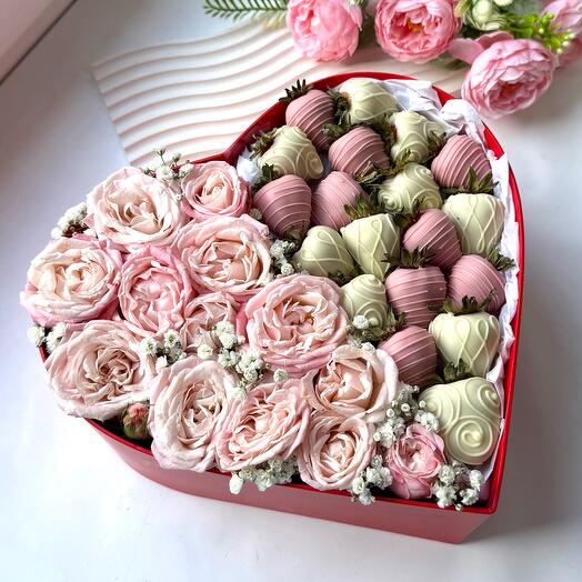 Цветы в коробке сердце💜 с клубникой в шоколаде