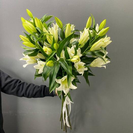 Bouquet of 7 white lilies