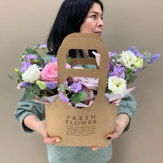 Bolso Kraft con flores de lujo y flores secas