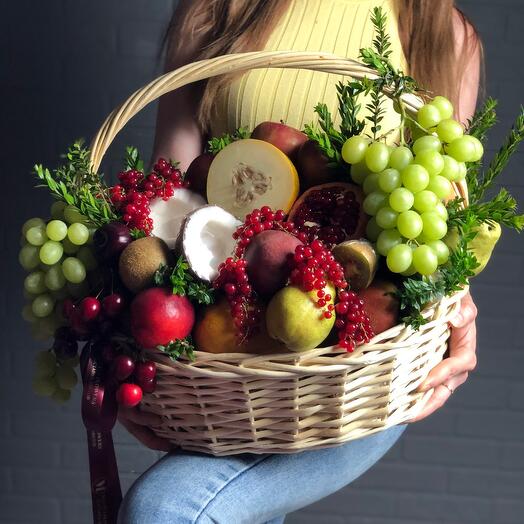 Корзина с фруктами