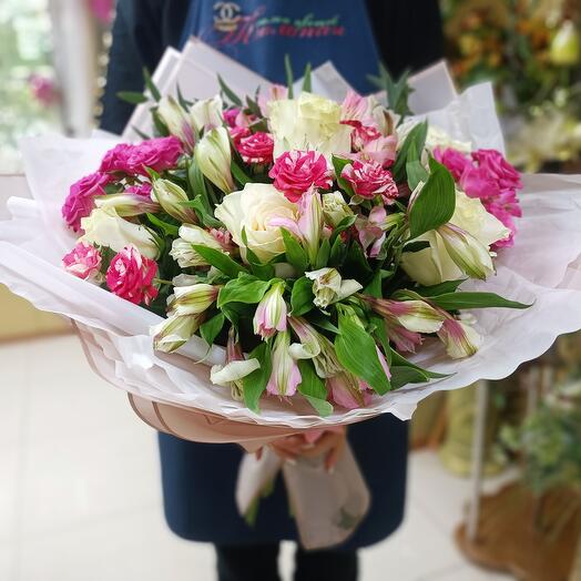 Букет сборный с розами и альстромерией