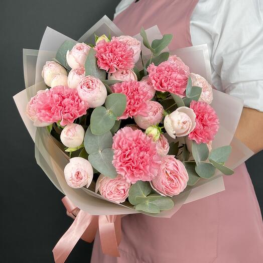 Bouquet of flowers. Mansfield Park Bush Roses and Pink Dianthuses