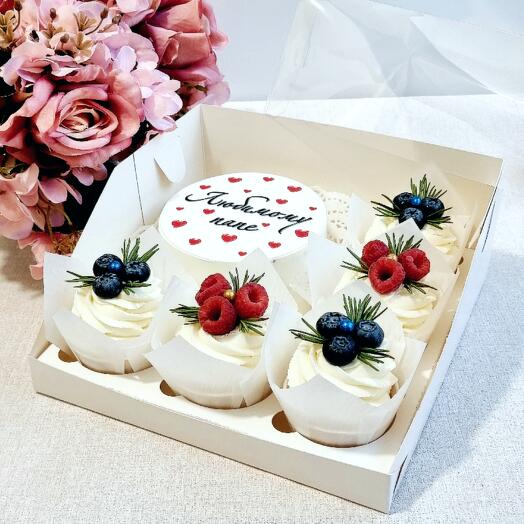 Pastel de Bento + 5 cupcakes papá / mamá