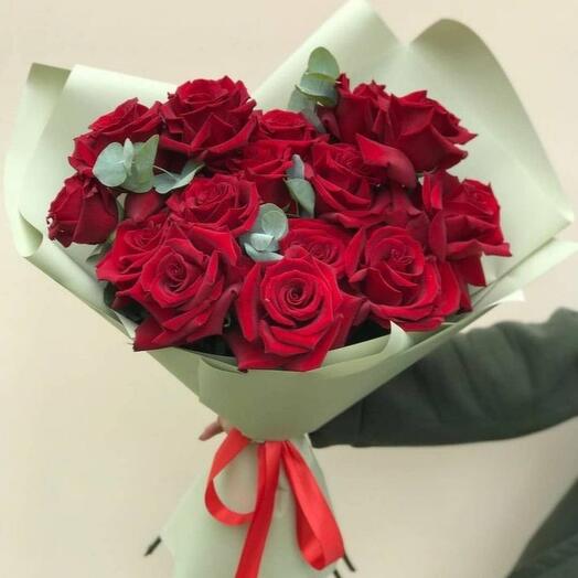 15 импортных роз