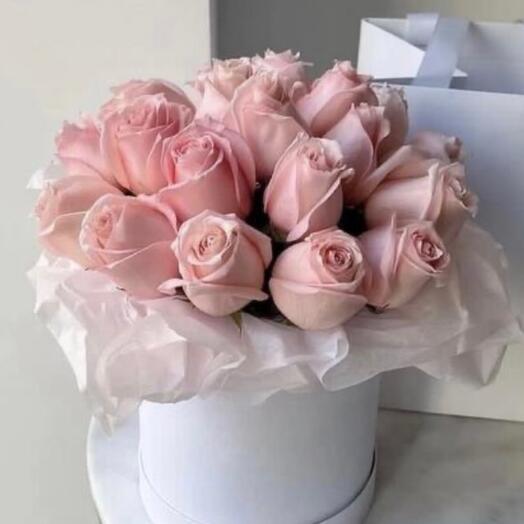 Pink roses in hat box