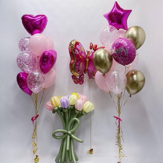 Композиция из Шаров с бабочкой и тюльпанами