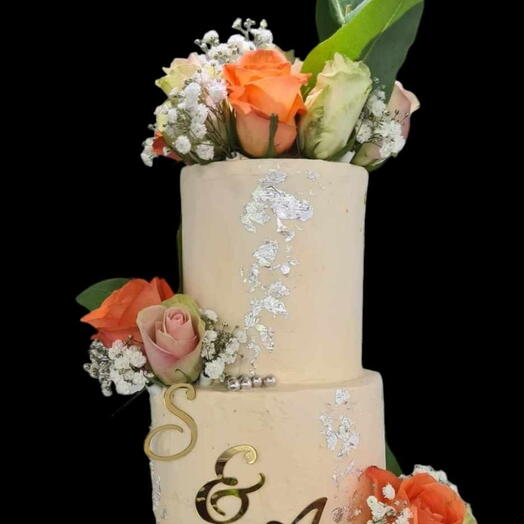 Wedding cake with roses